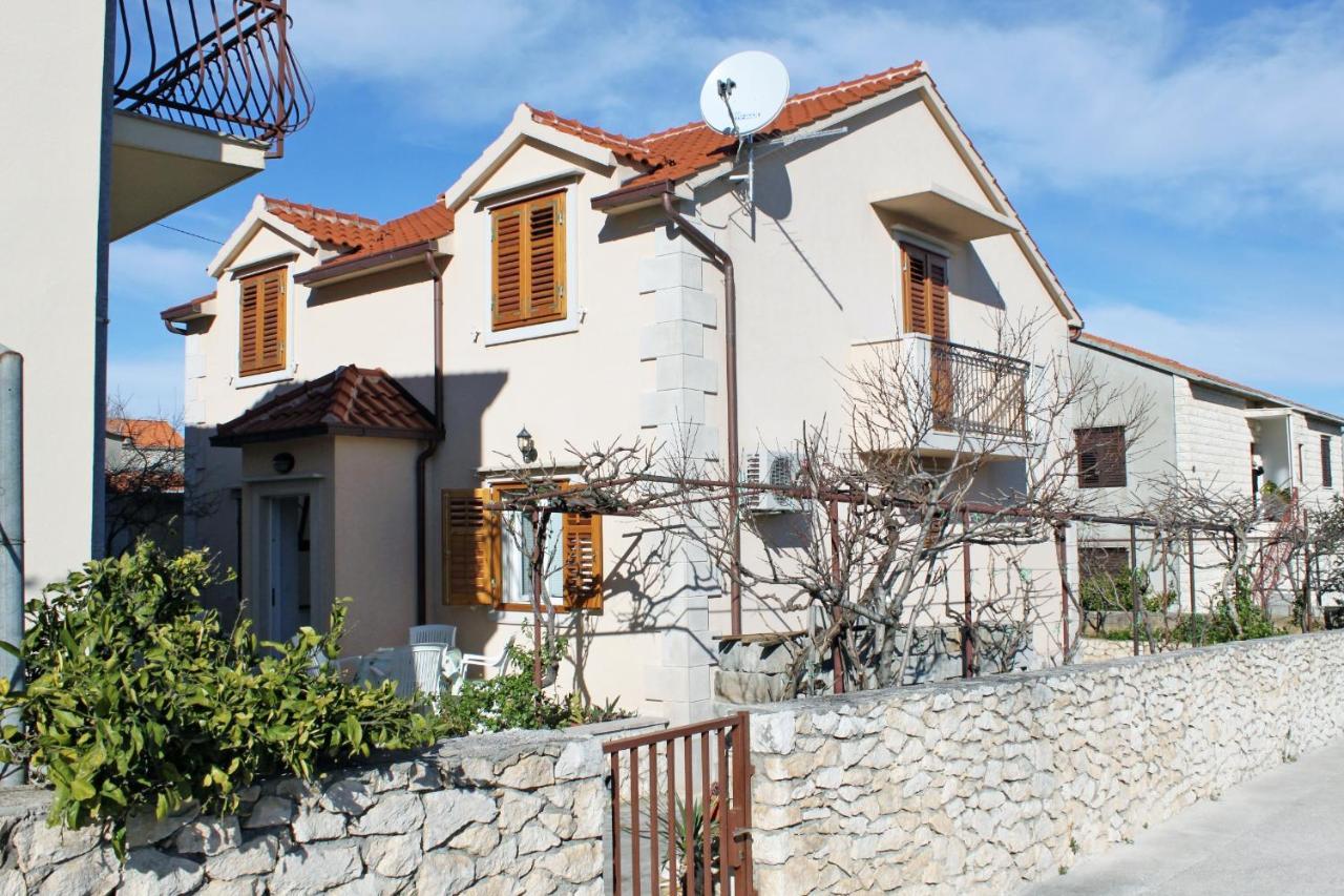 Apartments With A Parking Space Supetar, Brac - 6037 Dış mekan fotoğraf