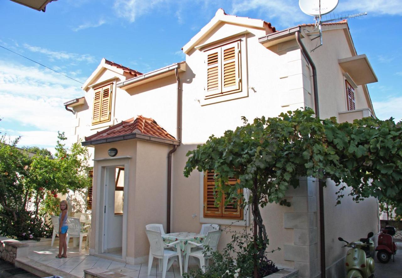 Apartments With A Parking Space Supetar, Brac - 6037 Dış mekan fotoğraf