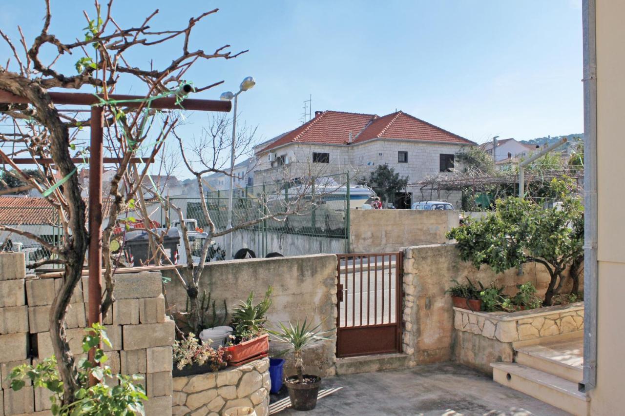 Apartments With A Parking Space Supetar, Brac - 6037 Dış mekan fotoğraf