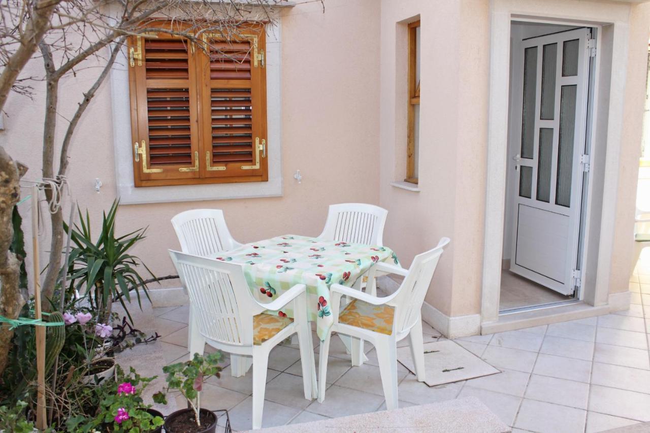 Apartments With A Parking Space Supetar, Brac - 6037 Dış mekan fotoğraf